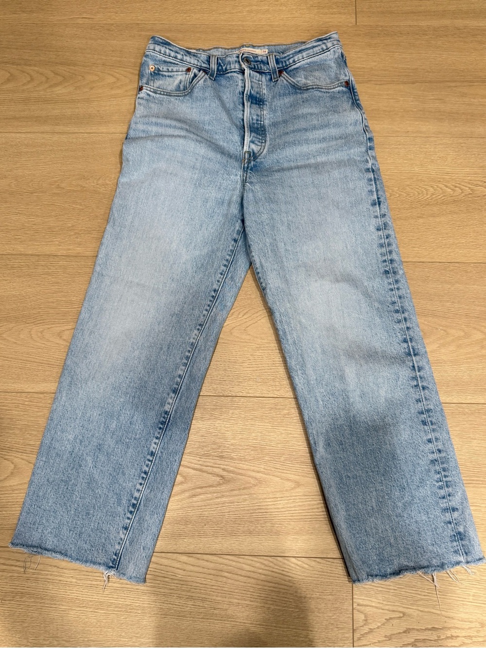 Levi’s Ribcage Straight Jeans 28 High Rise Light Wash Raw Hem
